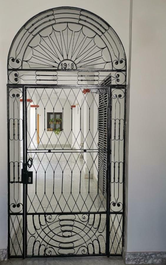 Teodosio Apartment Free Parking & Central Ac Sevilla Dış mekan fotoğraf